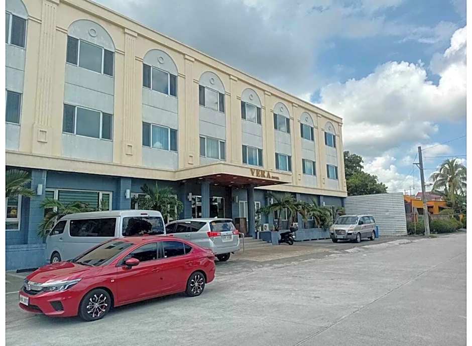 Townhouse Oak Vera Hotel Near Clark International Airport