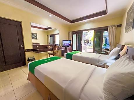 Deluxe Double or Twin Room with Pool Access