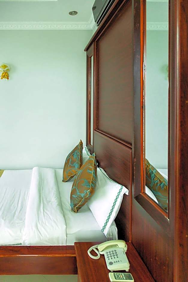 Greenlight Hotel