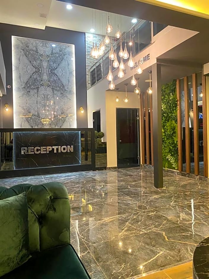 Grand Zara Hotel