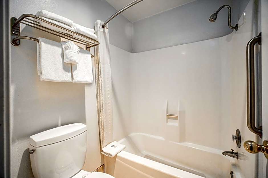 The Buena Park Hotel & Suites