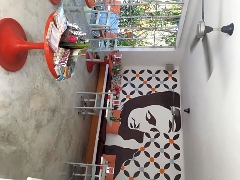 Teetotum hotel