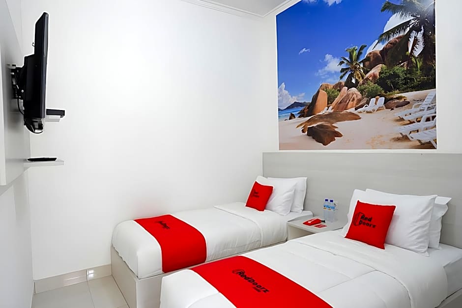 RedDoorz near Mataram University