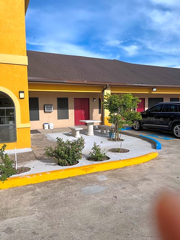 Los Fresnos Inn and Suites