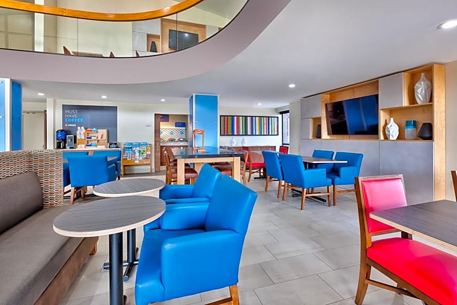 Holiday Inn Express Detroit-Warren/General Motors Technology Center By IHG