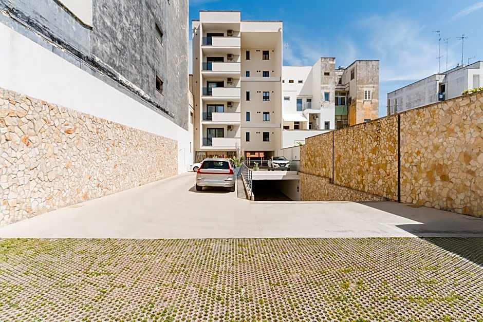 Glass House - Smart Rooms & Parking