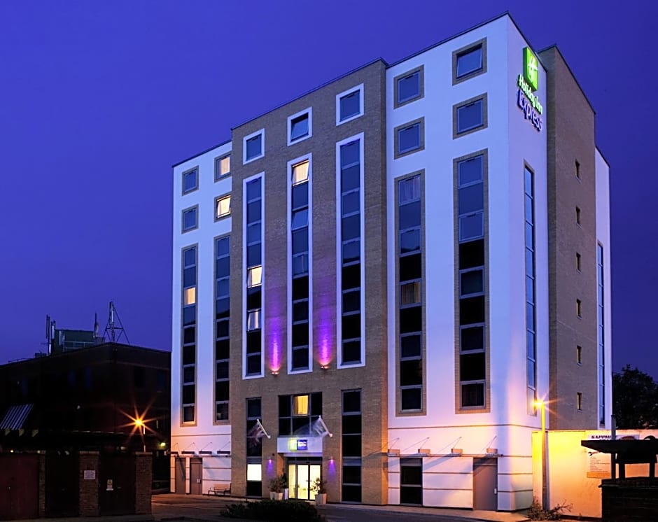 Holiday Inn Express London - Watford Junction By IHG