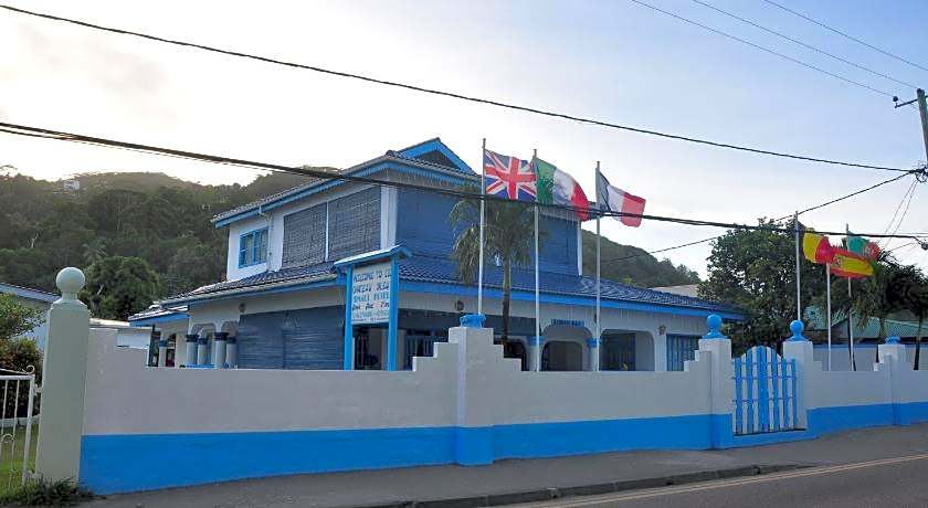 Le Chateau Bleu Hotel