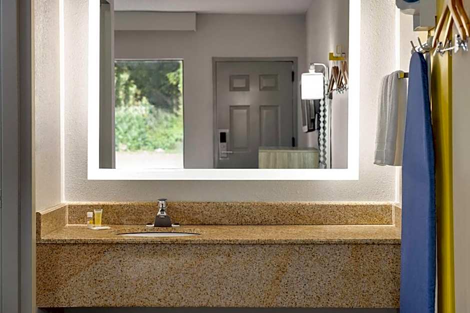 Days Inn by Wyndham Blythewood North Columbia