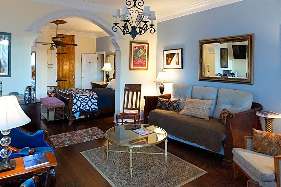 The Blue60 Marigny Inn