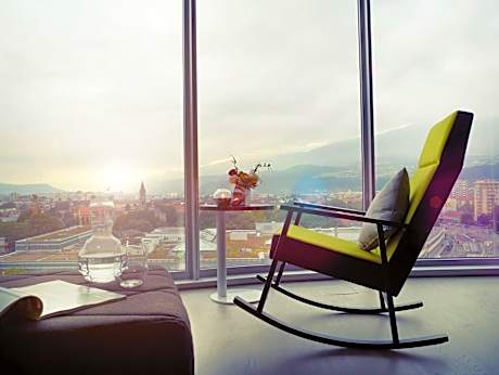 Panoramic Suite (1 King Bed)