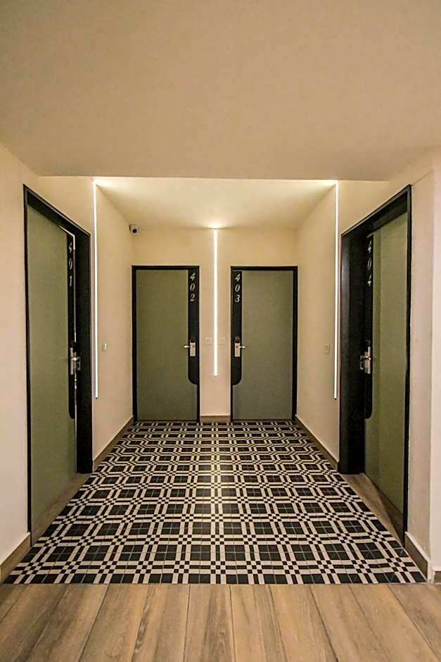 Expo Satelite 2750 Hotel & Suites
