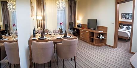 Business Suite with Complimentary Water, Free WiFi, Free Tea and Coffee Equipment
