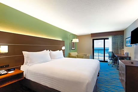 Premium King Room with Ocean Front View - Non-Smoking