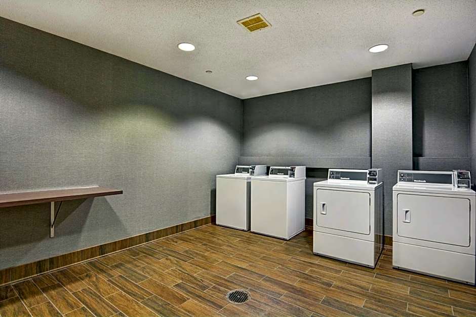 Hampton Inn By Hilton & Suites Newark-Harrison-Riverwalk