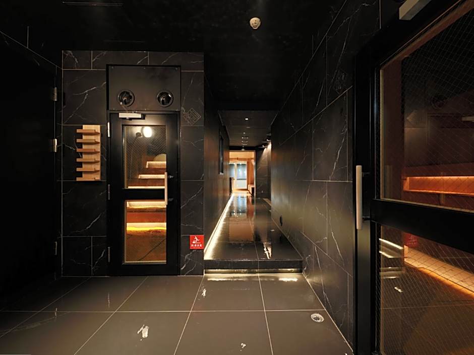 Rembrandt Cabin and Spa Shimbashi - Men Only