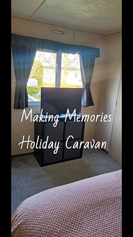 Making Memories Holiday Caravan