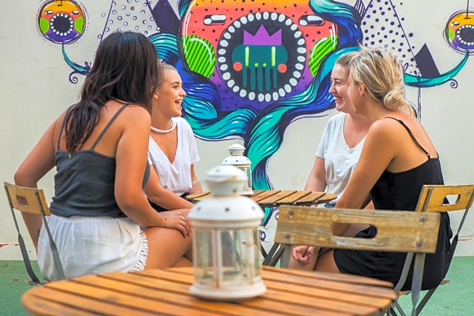 Sant Jordi Hostels Gracia