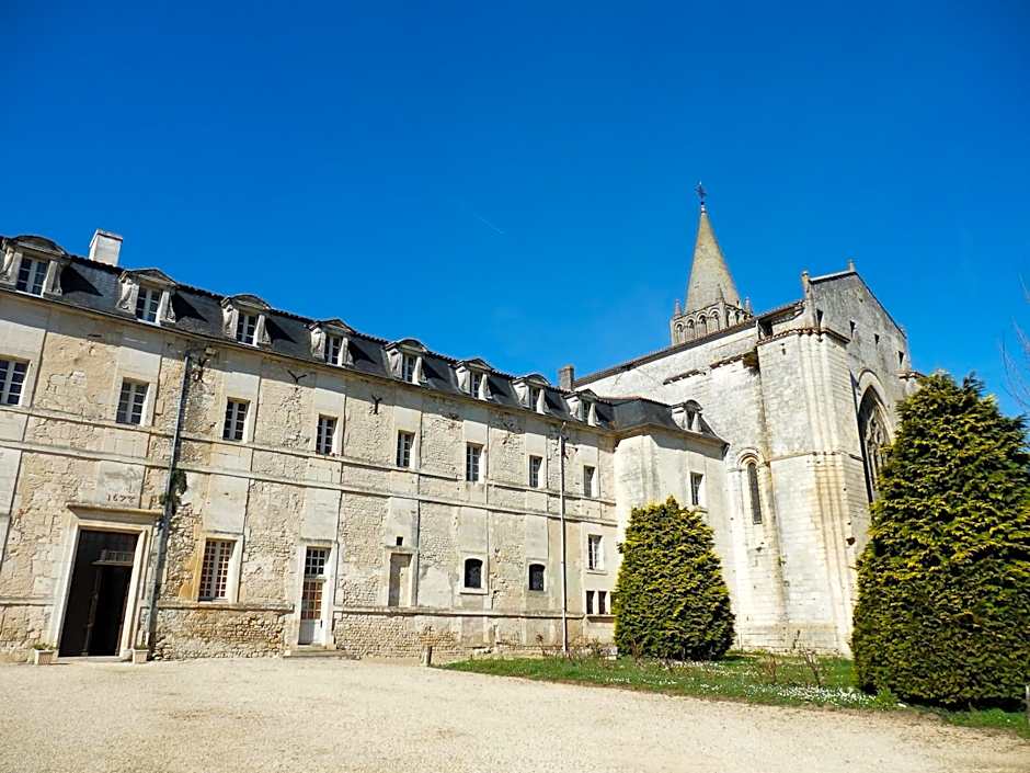 Logis Hôtel Restaurant L'Essille