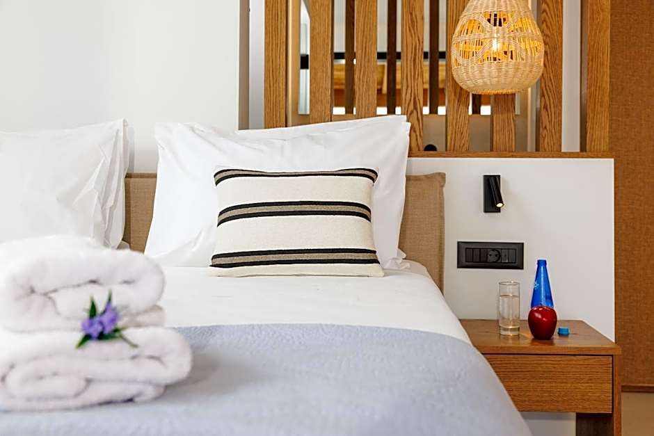 Deos Luxury Suites - Adults Only