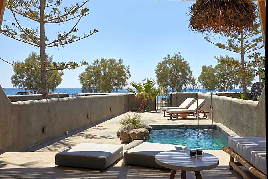 Oscar Beachfront Suites