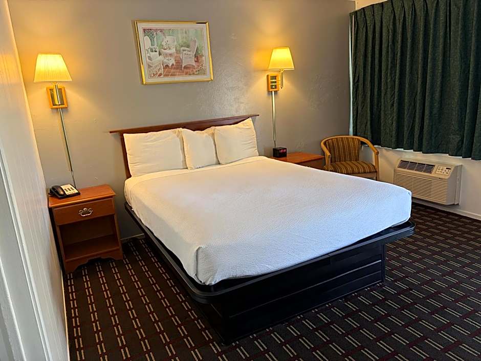 Lark Motel Willits
