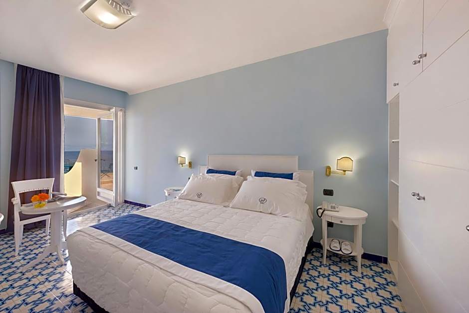 Photo 1 of 6 of Deluxe, Sea View, Terrace