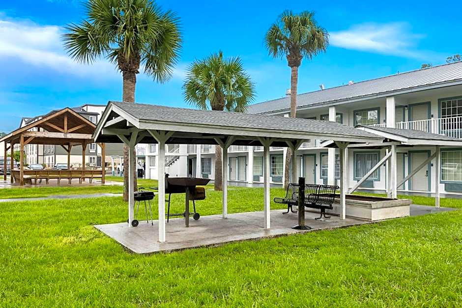 Suburban Studios Brunswick I-95