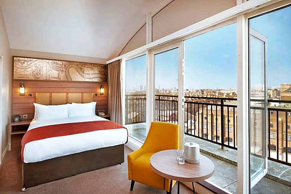 a&o London Docklands Riverside