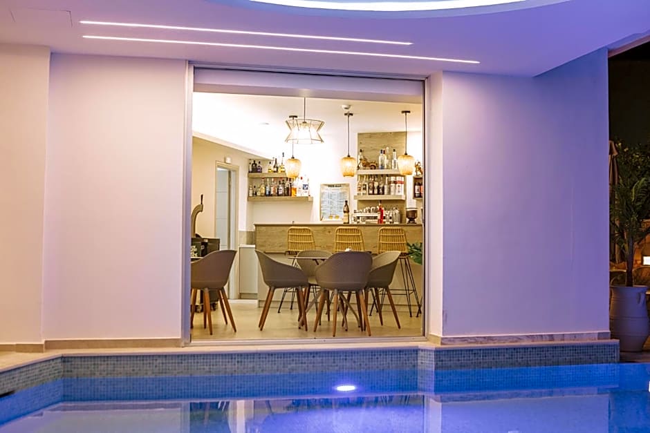 Theo Beach Hotel Apartments