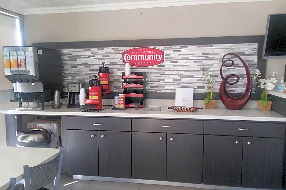 Howard Johnson by Wyndham Historic Lake Charles