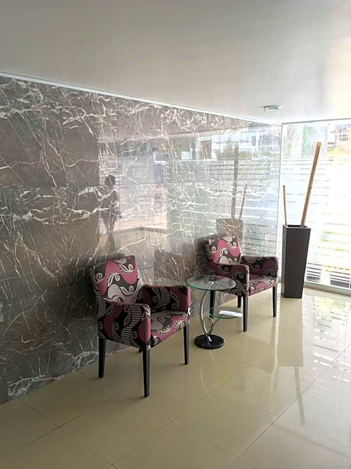 Grupo Kings Suites Chimborazo 567
