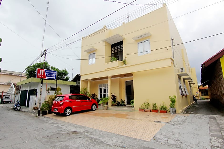 JJ House Gejayan by ZUZU