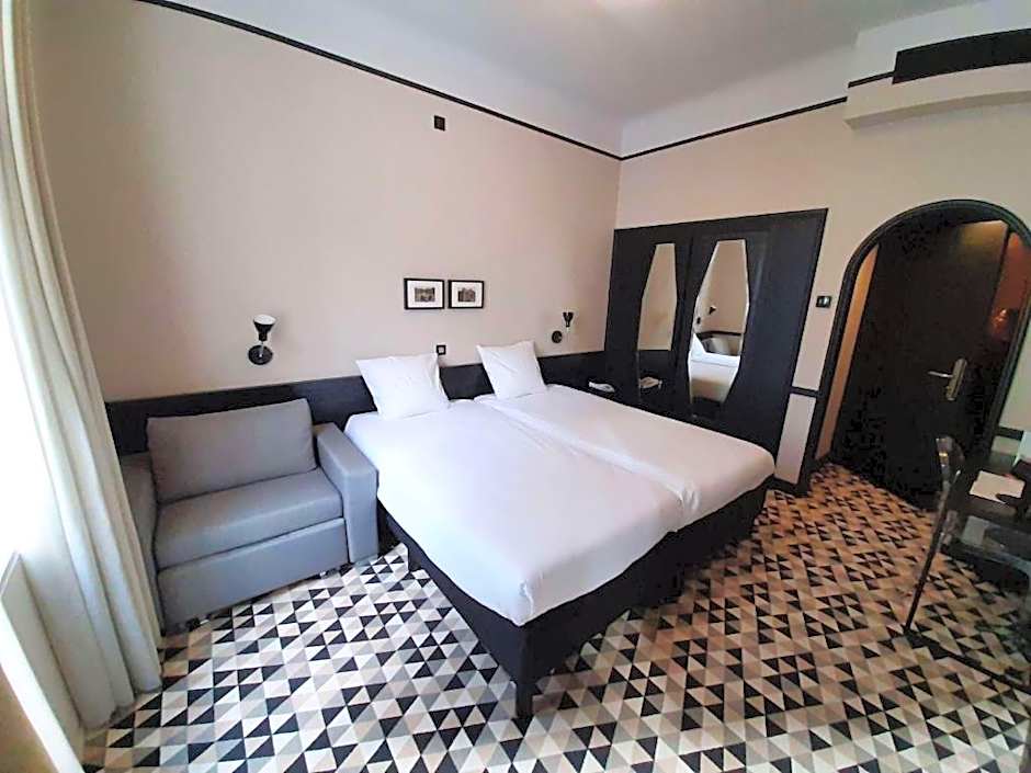 Photo 1 of 6 of Classic 2 Twin Beds