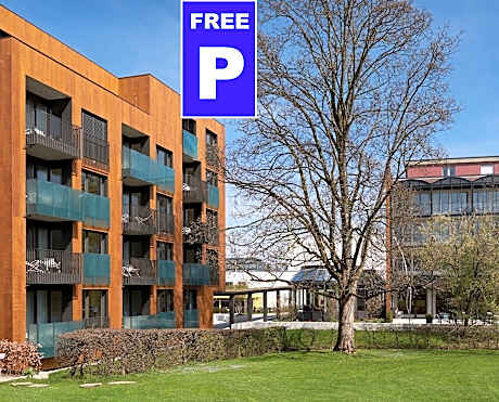 Newstar Hotel (Free Parking)