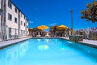 Studio Z Extended Stay Hotel & Lounge