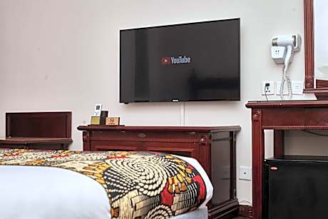 Standard King Room with Courtyard View - Non-Smoking