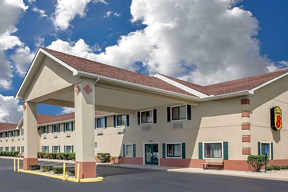 Photo 1 of 40 of Super 8 by Wyndham Three Rivers