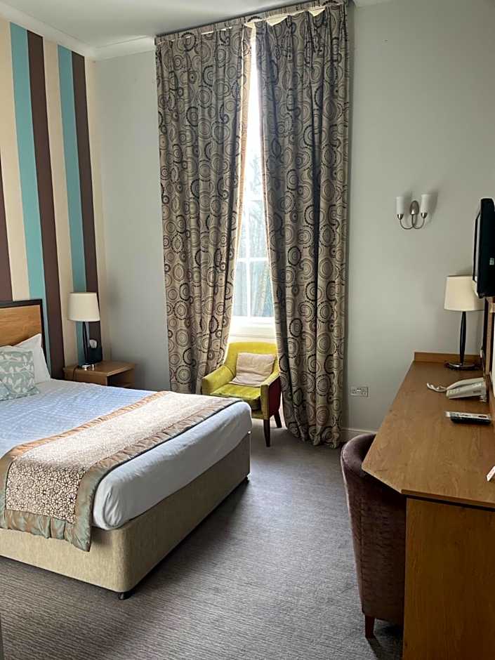 The Riverside House Hotel