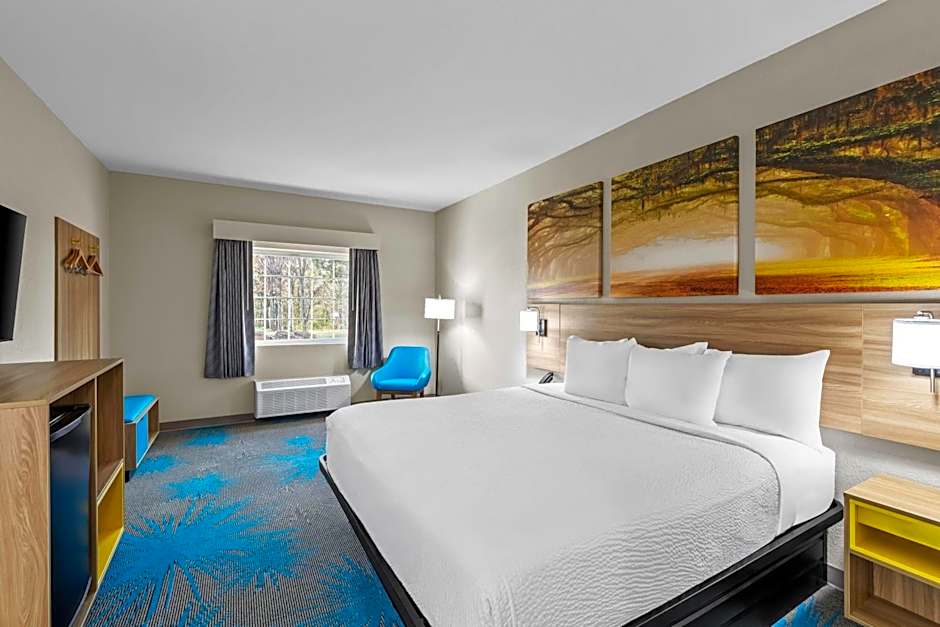 Days Inn & Suites by Wyndham Union City