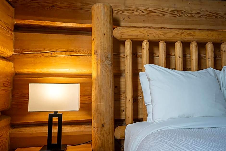 Basecamp Lodge Golden