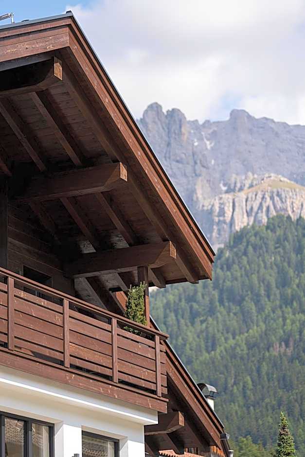 Arya Alpine Lodge