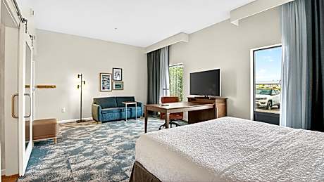 1 King Mobility Access Ri Shwr Studio Nosmok