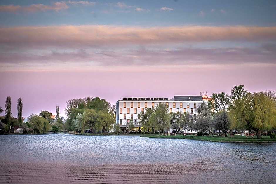 Best Western Plus Lakeside Hotel