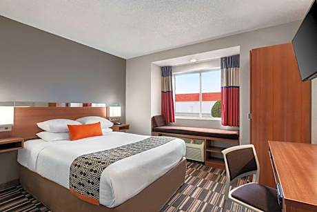 Queen Room - Non-Smoking