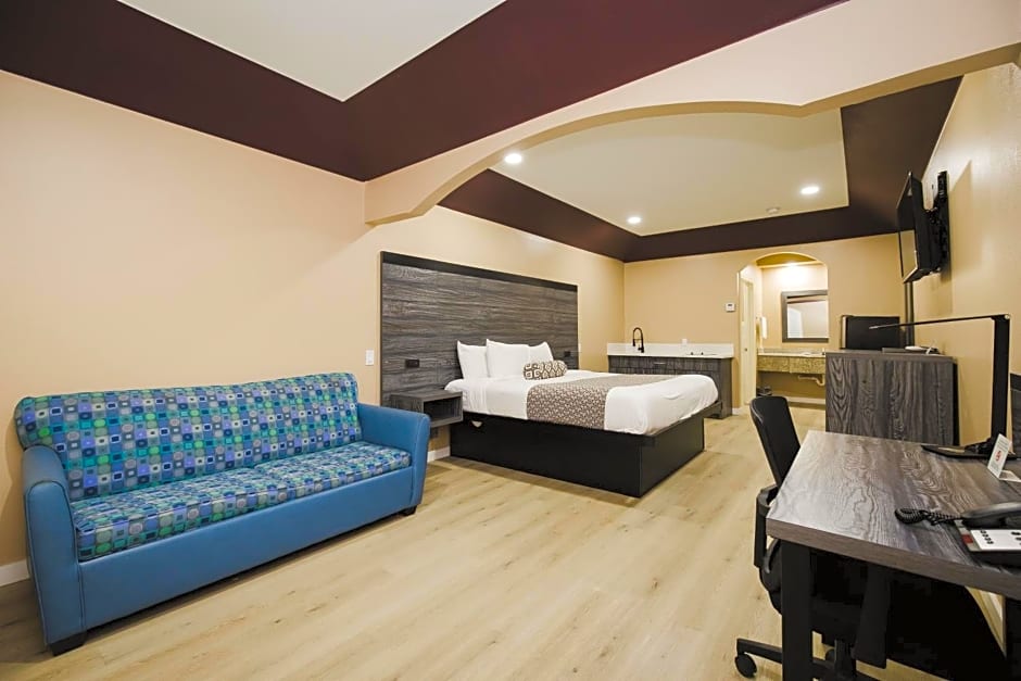 Sapphire Inn & Suites