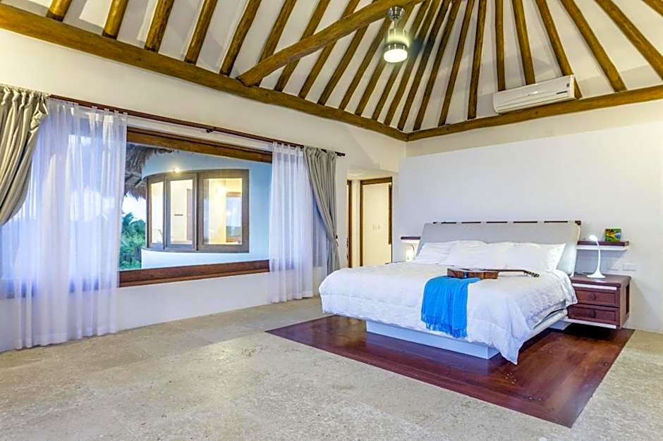 DK Luxury Ocean Front Villa - Adults Only