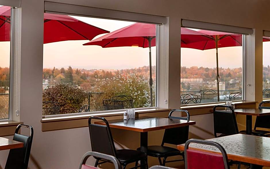 Coast Hilltop Inn