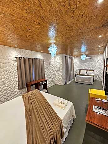 King Suite with Pool View