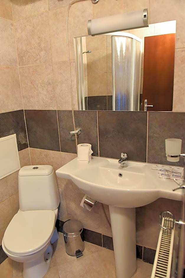 Royal Bansko - Family Apart Hotel With All Inclusive Light or HB&Drinks and Hot Pool & Jacuzzis